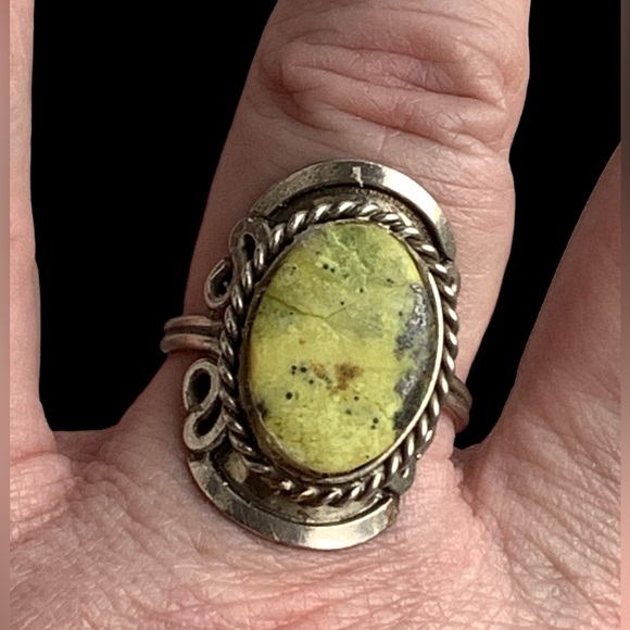 Sterling Silver Serpentine Natural Stone Yellow Green Woman’s Ring Jewelry - Picture 6 of 8